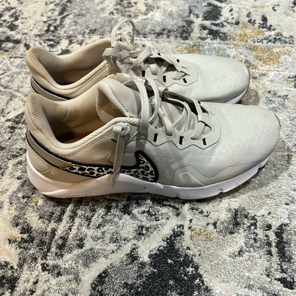 Nike Leopard accent women’s training shoes size 8.5 $30